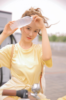 小莹客厅激情46章至50章视频