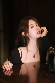 公交车被撞进去了视频